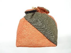 リサイクル　紗綾形模様織出し巾着